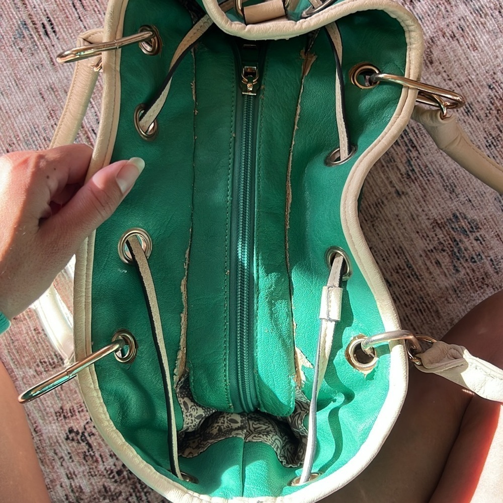 Urban Expressions Green Handbag - Picture 3 of 3